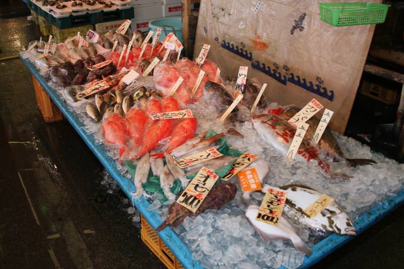 那珂湊の海の幸がズラリ！格安で購入できるため、行列ができることもしばしば。